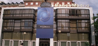 Fotograf&iacute;a de archivo del edificio del banco de Madrid en la plaza de Col&oacute;n. 