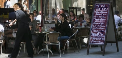 Terraza de un restaurante del barrio del Born de Barcelona. 