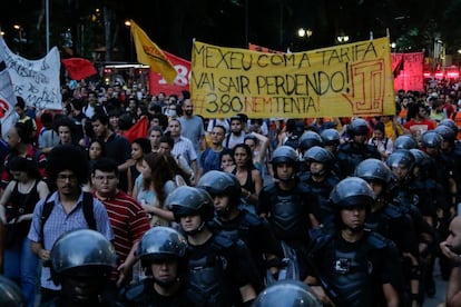 Policiais em ato do MPL neste ano.