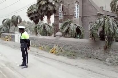 Como sucede con el embate de los huracanes al que están acostumbrados en las islas del Caribe, la erupción del volcán en San Vicente ha generado la solidaridad de las islas vecinas.
