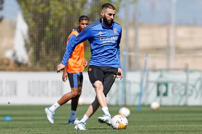 Benzema, este sábado en el entrenamiento del Real Madrid.