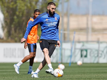 Benzema, este sábado en el entrenamiento del Real Madrid.