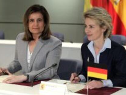 La ministra espa&ntilde;ola de Empleo y Seguridad Social, F&aacute;tima B&aacute;&ntilde;ez, y la ministra Federal de Trabajo y Asuntos Sociales de Alemania, Ursula von der Leyen.