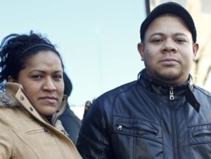 Geovanny Chipes (derecha) y Carola Andrade, pareja de ecuatorianos desempleados.