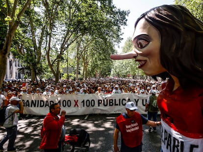 La manifestación en defensa de la sanidad pública en Madrid contra Ayuso, en imágenes