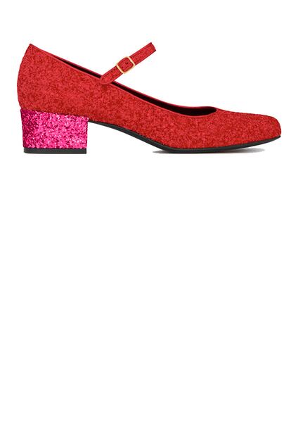 Zapatos 'glitter' rojos con tacón rosa de Saint Laurent (545 euros).