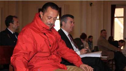 Julián Muñoz y Juan Antonio Roca, en una sesión del último juicio celebrado en Málaga el pasado mes.