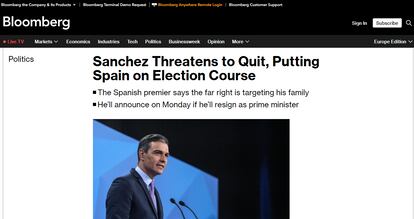 Captura de pantalla de la noticia de Bloomberg sobre la decisión de Sánchez de meditar su salida del Gobierno.