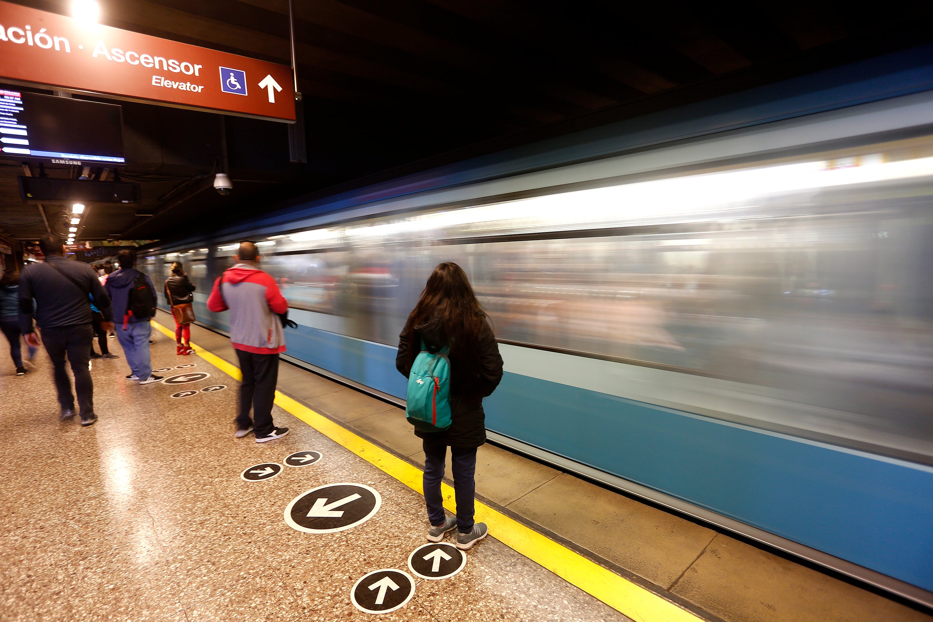La crisis de salud mental se sube al tren del Metro de Santiago de Chile