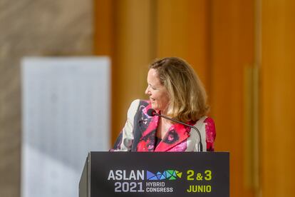 La vicepresidenta económica, Nadia Calviño, el 2 de junio en el Palacio Municipal de Congresos de IFEMA.