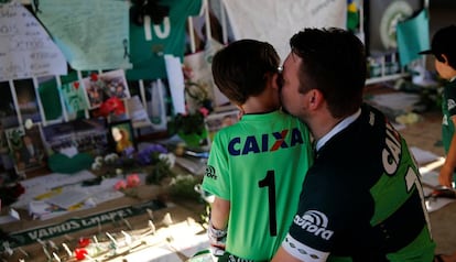 Torcedores no est&aacute;dio da Chapecoense, em Chapec&oacute;. 