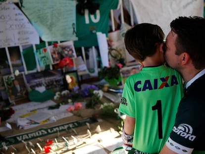 Torcedores no est&aacute;dio da Chapecoense, em Chapec&oacute;. 