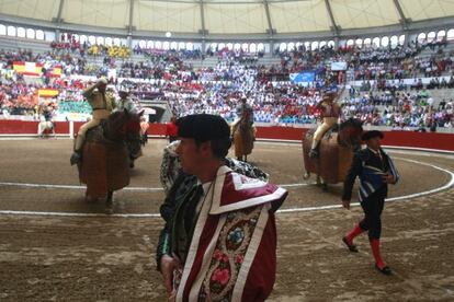 A bullfight in the Galician city of Pontevedra evidences many empty seats.