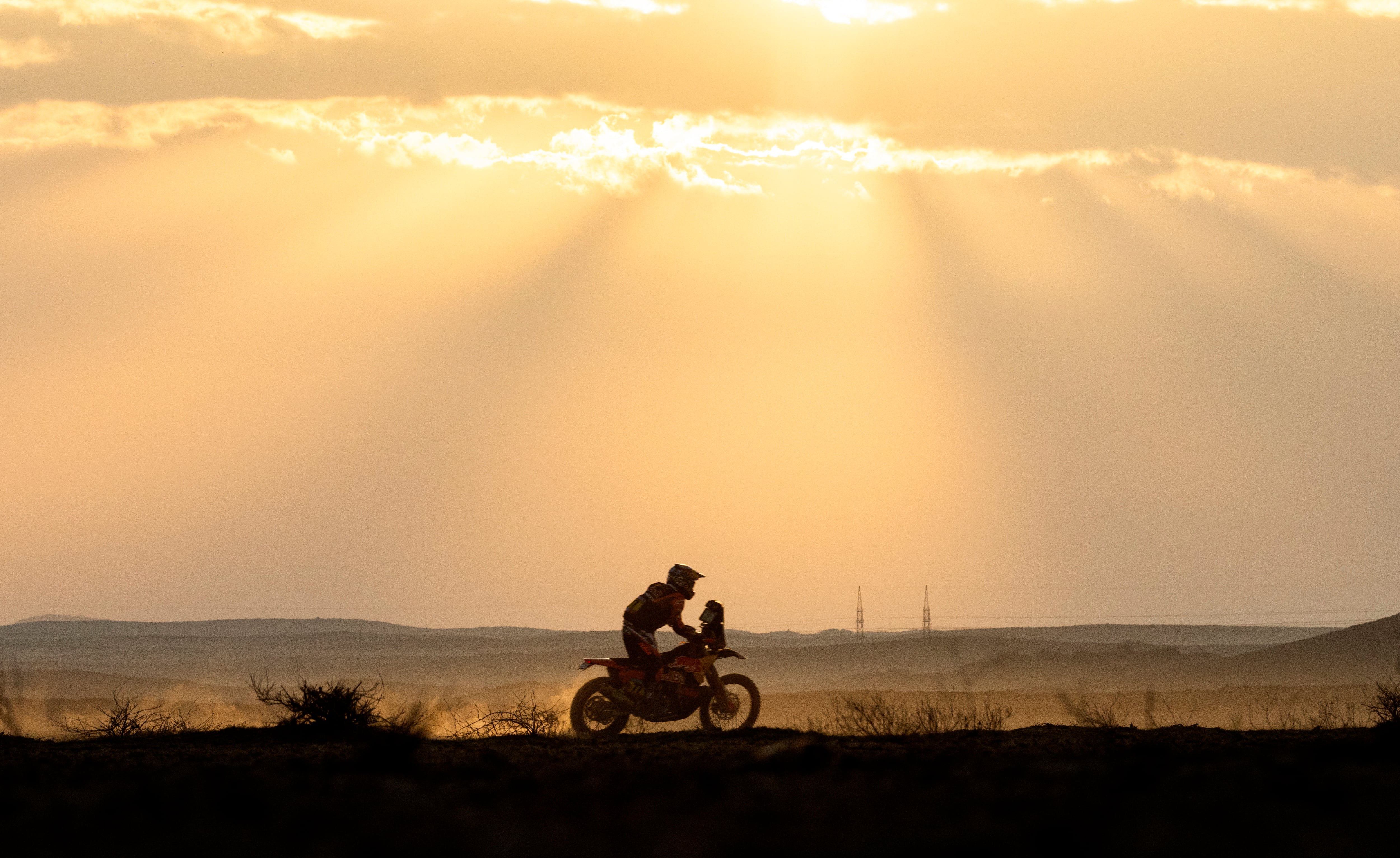 Tosha Schareina se marca un Joan Barreda en el Dakar: dos duras caídas y una lesión encubierta le alejan de la victoria