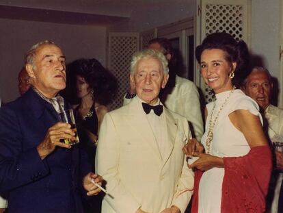 Luis Escobar, marqués de las Marismas, el pianista Arthur Rubinstein y Aline Griffith, condesa de Romanones en El Viso.