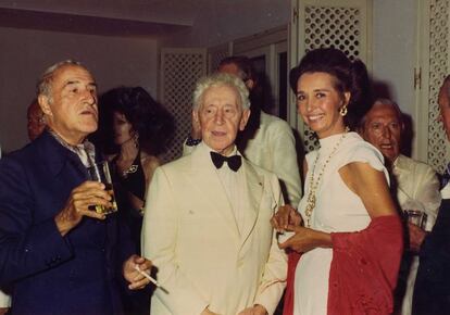 Luis Escobar, marqués de las Marismas, el pianista Arthur Rubinstein y Aline Griffith, condesa de Romanones en El Viso.