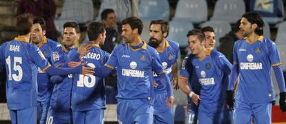 Los h¡jugadores del Getafe celebran un gol al Girona