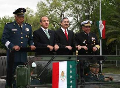 El secretario de Defensa, el presidente de México, el gobernador de Nuevo León y el secretario de la armada de Marina, juntos en Monterrey.