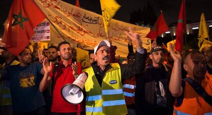 Empleados de Danone protestan en las calles de Rabat. E