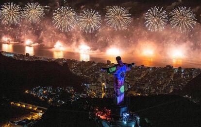 Imagen aérea de Río de Janeiro (Brasil), durante la primera madrugada de 2020.