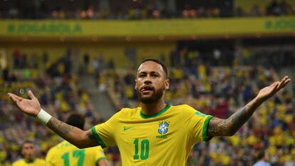 Neymar celebra gol contra o Uruguai pelas eliminatórias da Copa do Mundo da América do Sul, na Arena Amazônia, em Manaus.