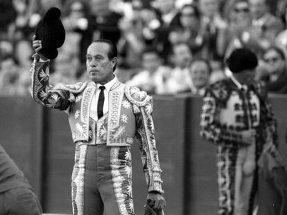 Curro Romero, en la plaza de La Maestranza, en 1999.