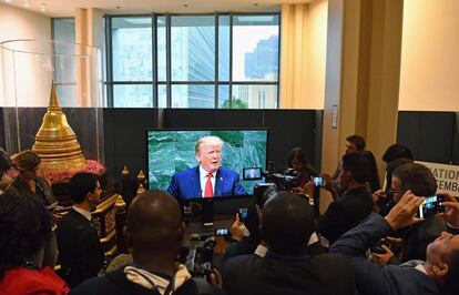 Un grupo de periodistas sigue en directo el discurso ofrecido por Donald Trump, el 25 de septiembre de 2018.