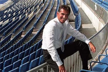 Carlos Queiroz, en las gradas del estadio Bernabéu.