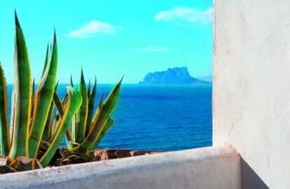 Vista al Mediterráneo en Moraira (Alicante).