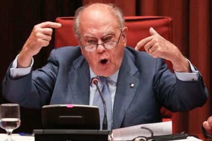 Jordi Pujol en el Parlamento de Cataluña dando explicaciones sobre la fortuna escondida durante 34 años en el extranjero.