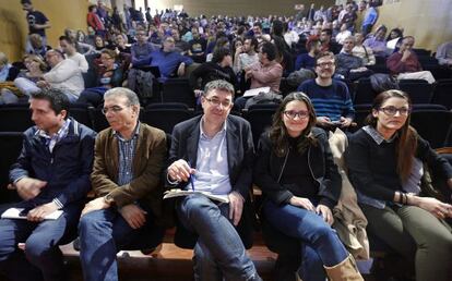 Enric Morera y Mònica Oltra, con otros dirigentes de Compromís durante el Consell General del pasado 22 de noviembre.