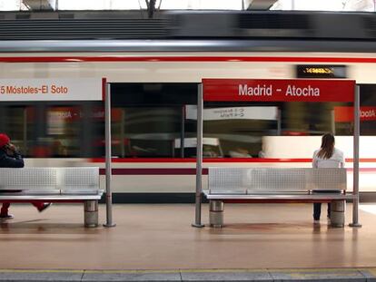 And&eacute;n de la L&iacute;nea C- 5 en la estaci&oacute;n de Atocha, Madrid
