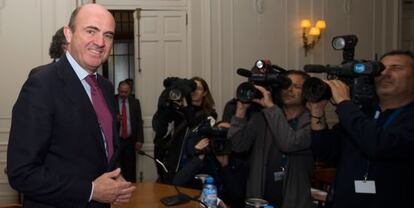 El ministro de Economía, Luis de Guindos, en Santander.