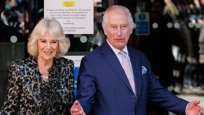 Carlos III y la reina consorte Camilla este martes, en Londres.
