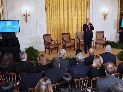 El presidente Trump en un evento sobre los opi&aacute;ceos en la casa Blanca