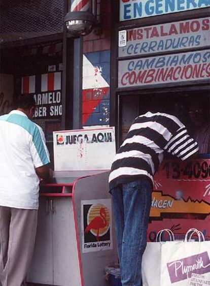 Cerrajería de Miami con el cartel en español.