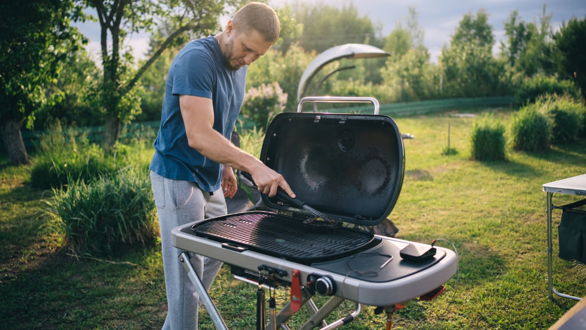 Elimina toda la grasa de tu barbacoa y parrilla con este limpiador en ‘spray’ (sin ingredientes peligrosos)