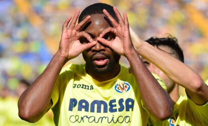 Bakambu celebra un gol.