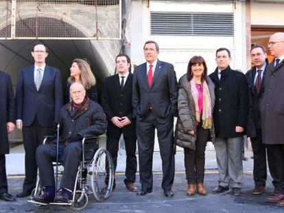 Los representantes institucionales, en el acto de firma del convenio de colaboración.