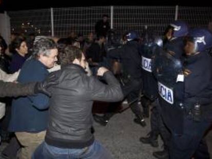 Un camionero herido en Mercamálaga y un detenido tras agredir a un policía