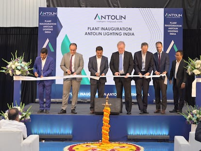 Inauguración de la fábrica de Antolin en India, con la presencia del presidente de Antolin, Ernesto Antolín.