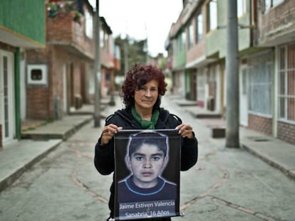 Mar&iacute;a Sanabria con la imagen de su hijo. 