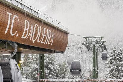 El telecabina de las instalaciones de Baqueira Beret, en el Pirineo catalán.