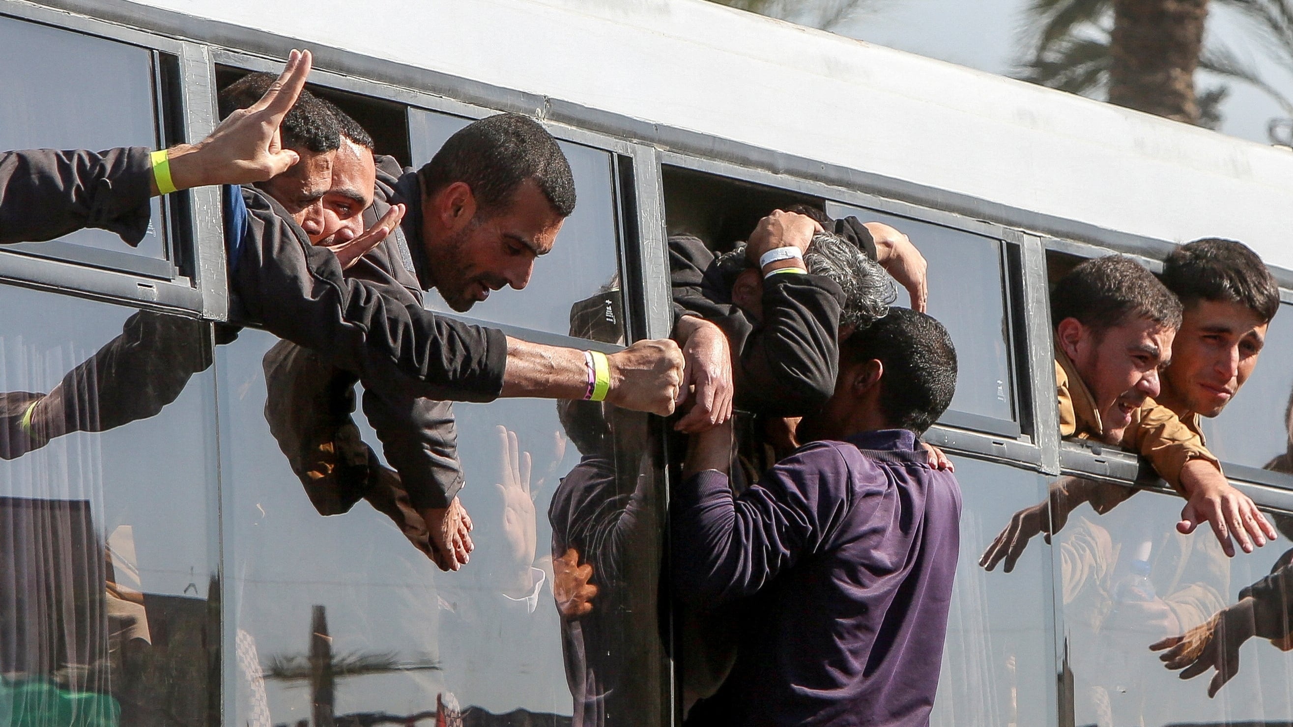 Hamás y Yihad Islámica liberan a tres rehenes en Gaza y mantienen el acuerdo de alto el fuego pese a las amenazas de Trump