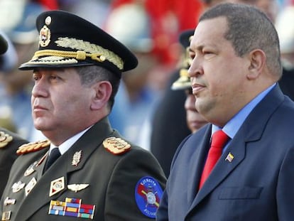 El general Rangel Silva (izquierda) junto a Hugo Ch&aacute;vez el pasado 17 de enero en Caracas