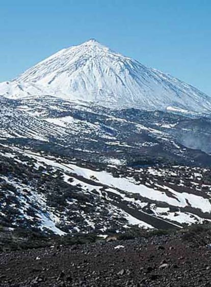 Valle y pico del parque nacional de las Cañadas del Teide.