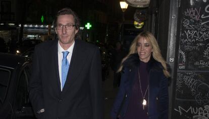 Fernando G&oacute;mez Acebo y Nadia Halamandari en Madrid en diciembre de 2016. 