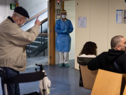 Sala de espera para pacientes con sintomatología compatible con la covid-19 en el CAP Pare Claret  de Barcelona.