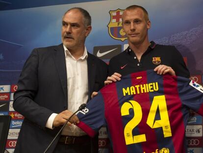 Zubizarreta y Mathieu, en la presentación del defensor francés. 