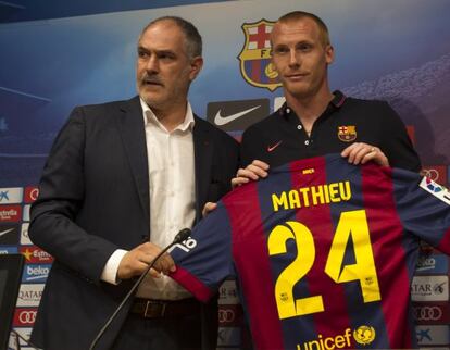 Zubizarreta y Mathieu, en la presentación del defensor francés.